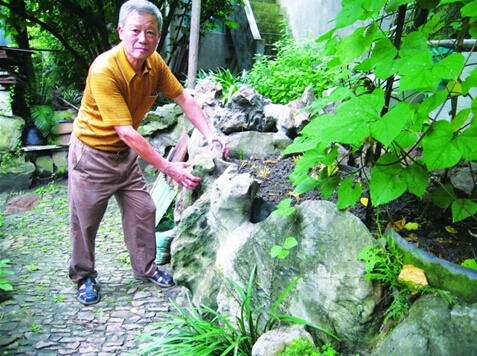 申莊前顧氏花園花壇塌過(guò)好幾次。