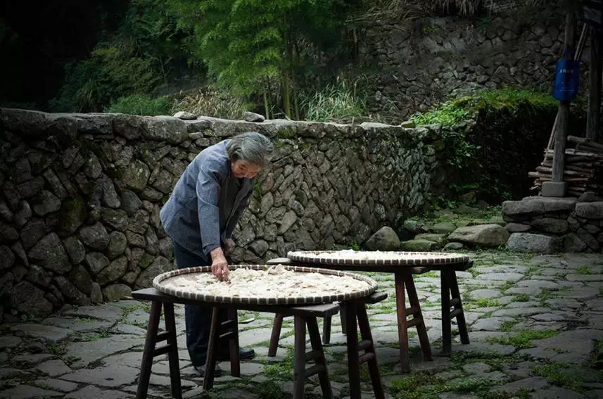 鄉村景觀(guān)：要望得見(jiàn)山，看得見(jiàn)水，記得住鄉愁。