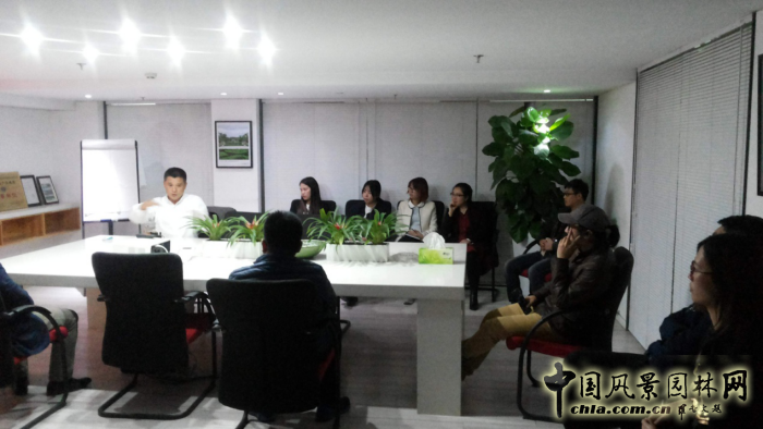 BJF(寶佳豐)國際設計組織員工對“阿那亞”項目進(jìn)行研究討論