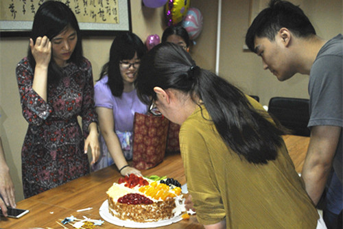 中國風(fēng)景園林網(wǎng)為員工舉辦集體生日會(huì )