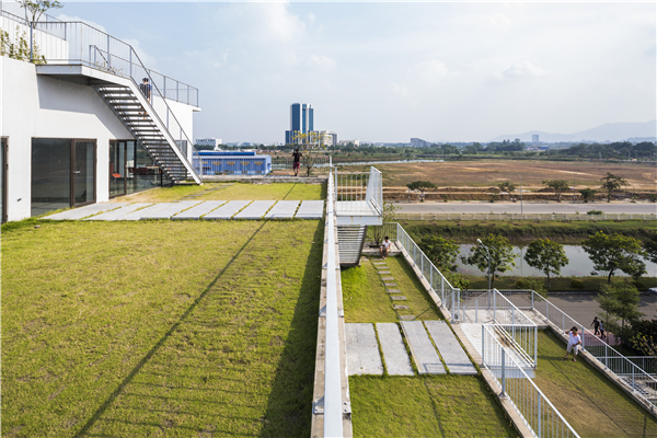 越南FPT大學(xué)行政樓設計：混凝土建筑中的綠色體驗